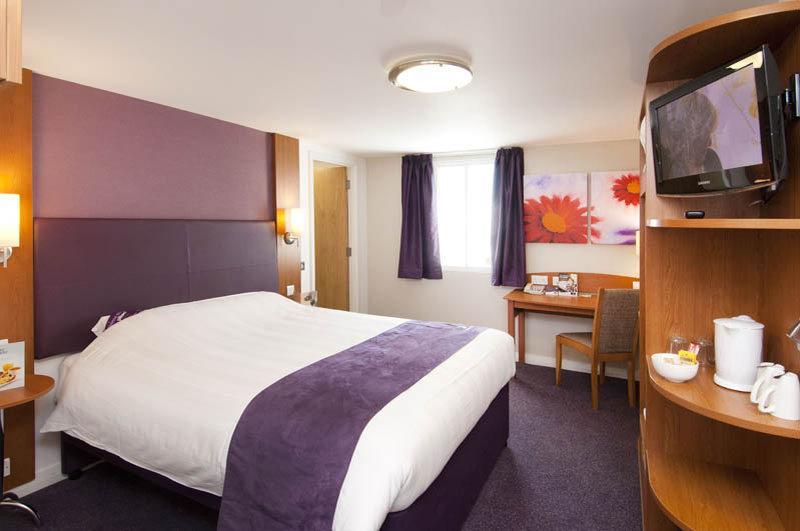 Premier Inn Rugeley Bagian luar foto