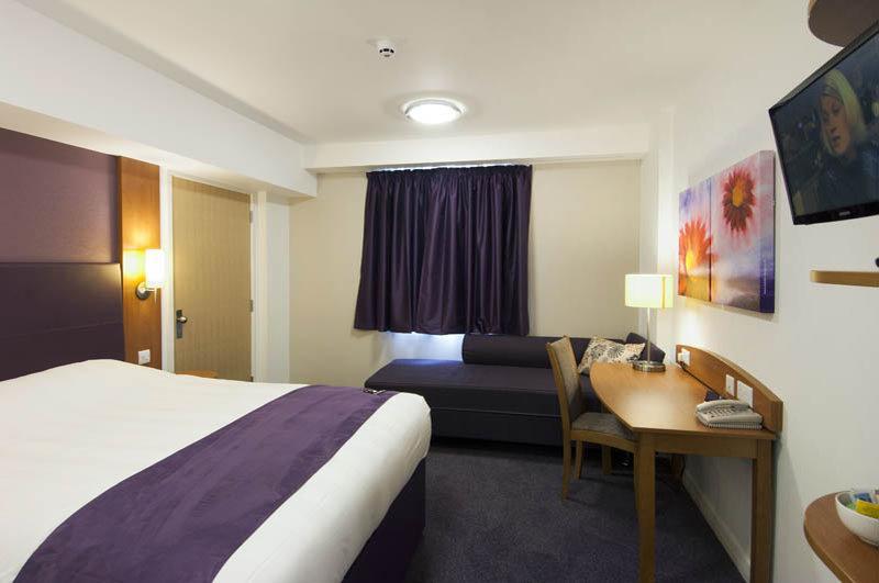 Premier Inn Rugeley Bagian luar foto
